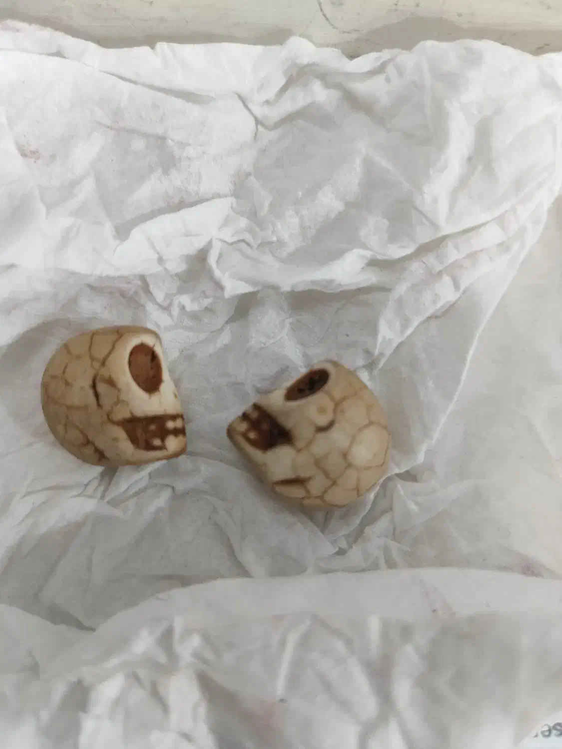 سنگ عتیقه مهره نقره تسبیح|کلکسیون اشیاء عتیقه|کارون, |دیوار