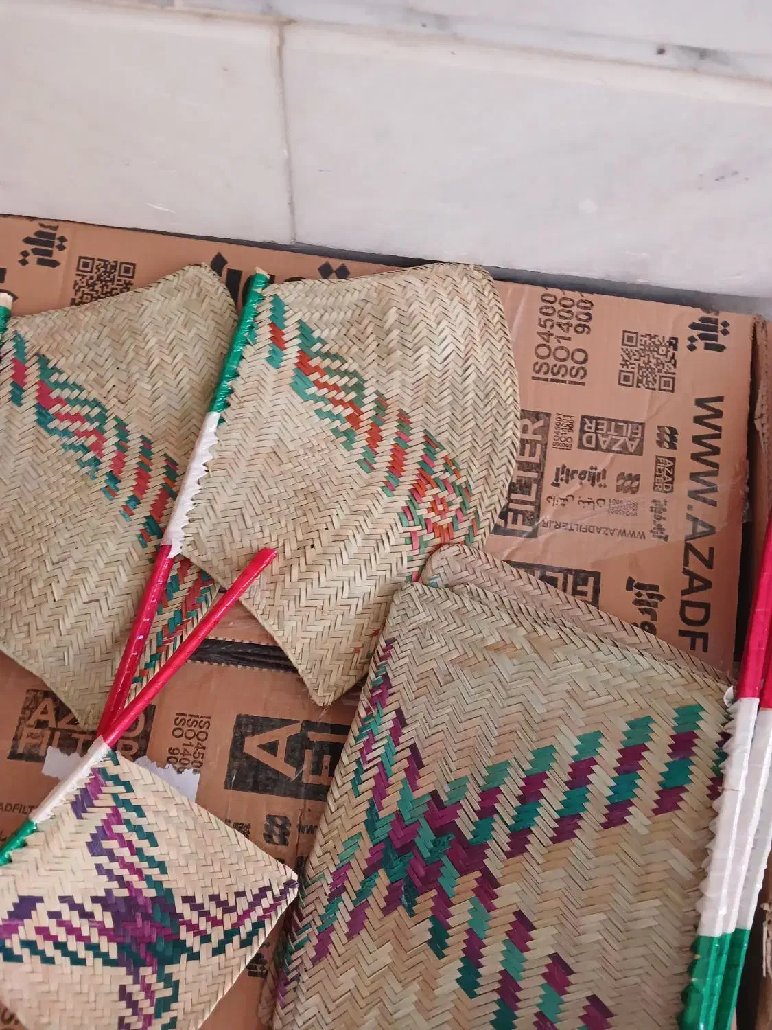 انواع بادبزن حصیری و پلاستیکی|صنایع دستی و سایر لوازم تزئینی|اصفهان, ارغوانیه|دیوار