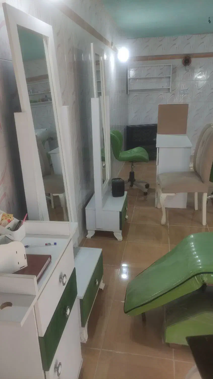 وسایل کاملا نو|آرایشگاه و سالنهای زیبایی|سیاهکل, |دیوار