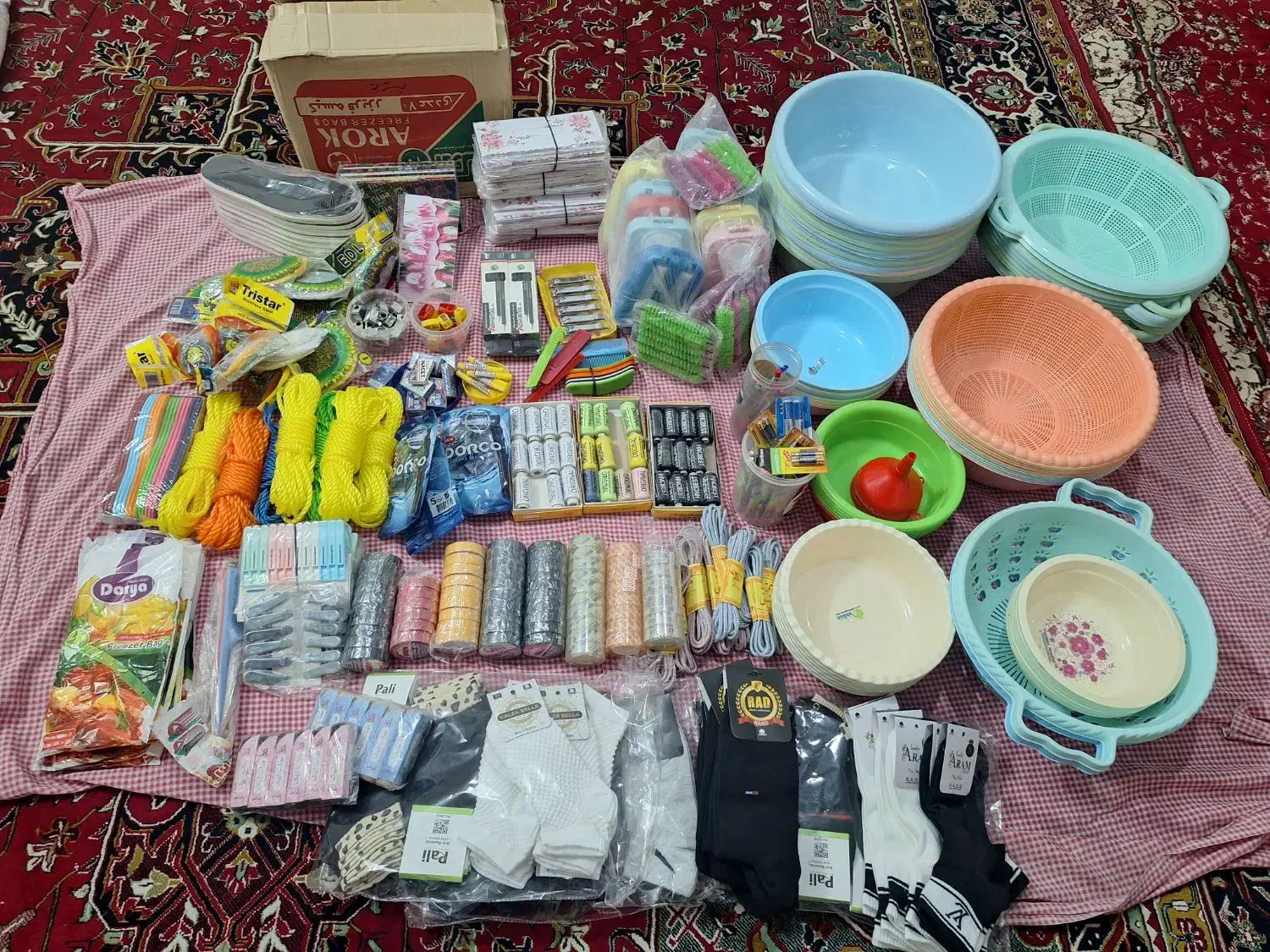 وسایل پلاستیکی|ظروف نگهدارنده، پلاستیکی، یک‌بارمصرف|سراب, |دیوار