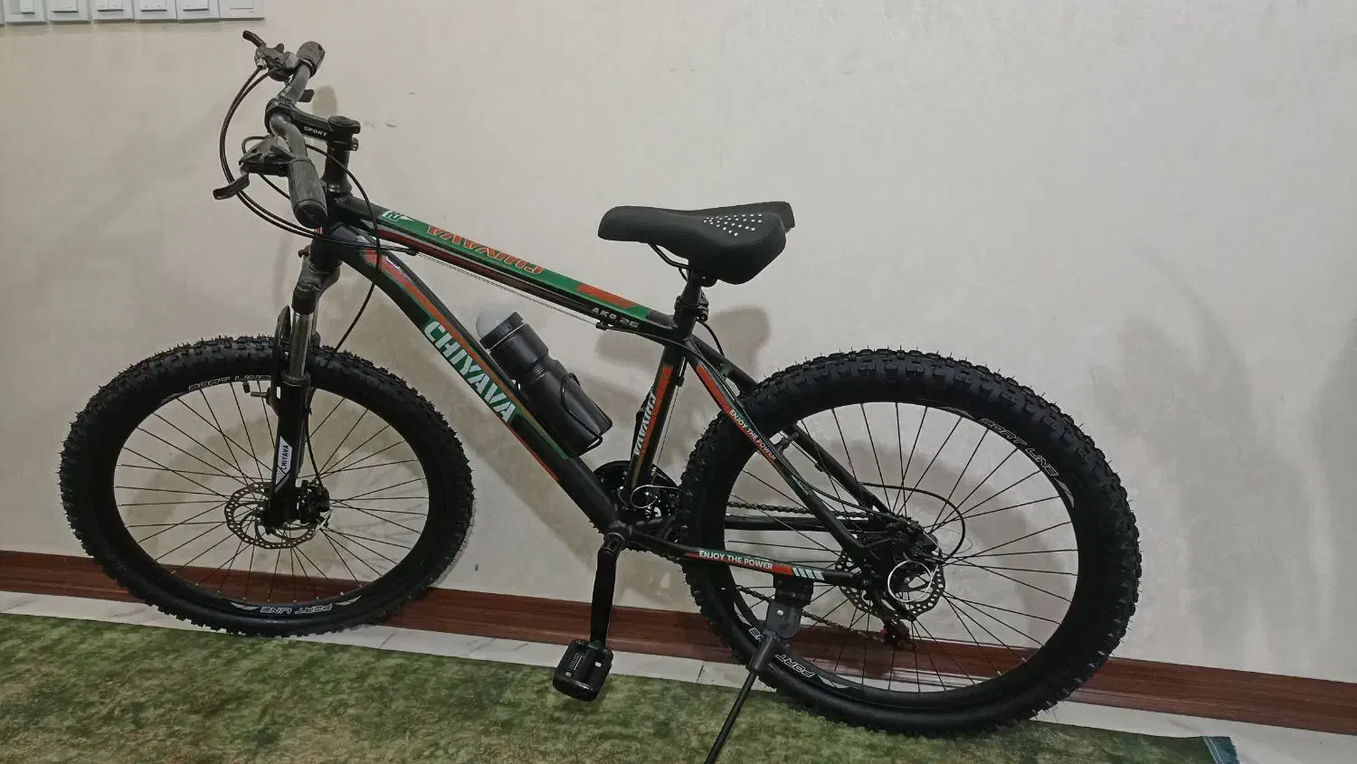 دوچرخه|دوچرخه، اسکیت، اسکوتر|بومهن, |دیوار