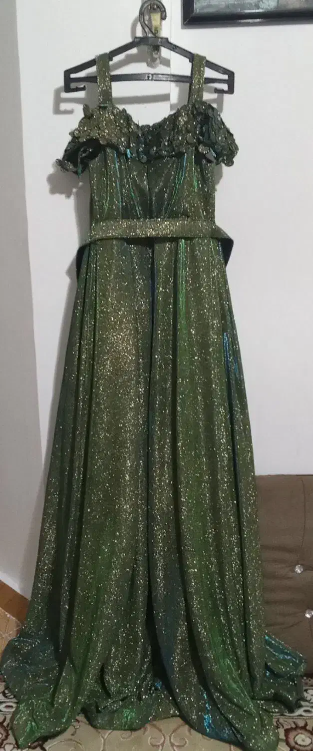 لباس مجلسی|لباس|پیشوا, |دیوار