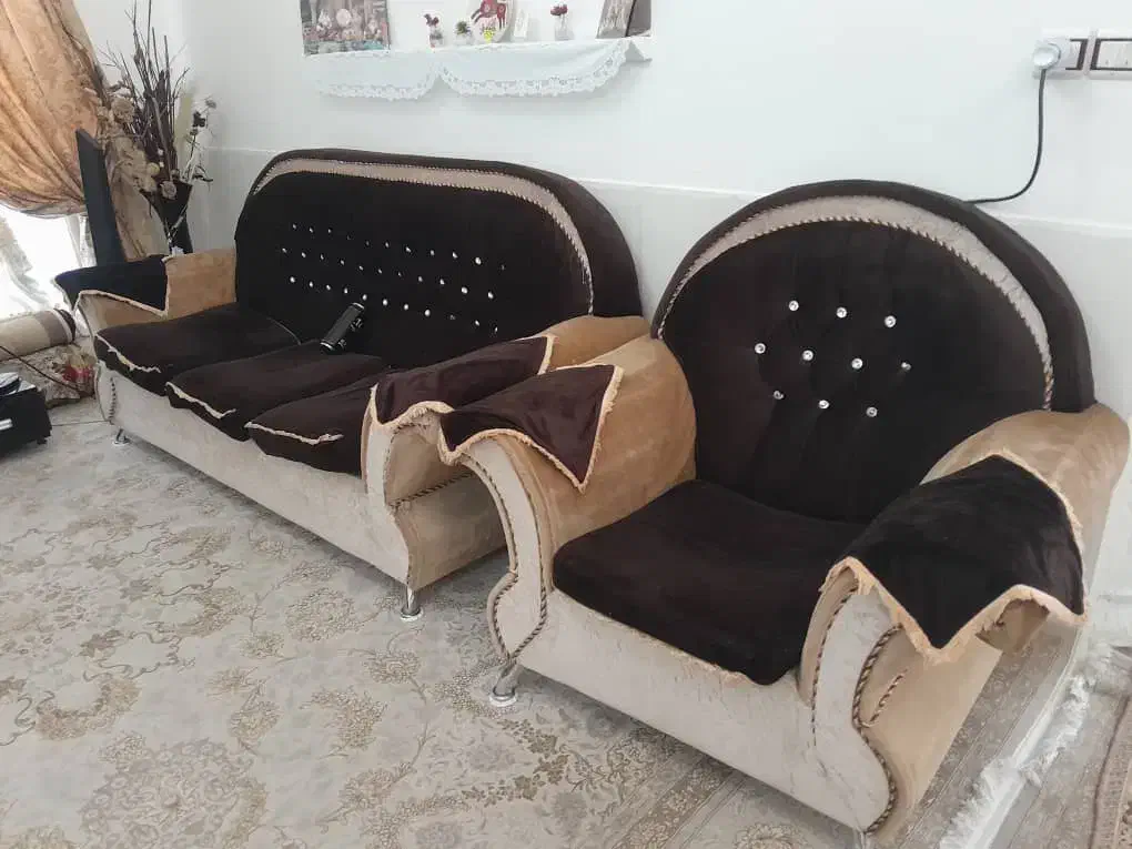 مبل ۷ نفره روکش مخمل و میز تلوزیون|مبلمان خانگی و میز عسلی|شیراز, ریاستی|دیوار