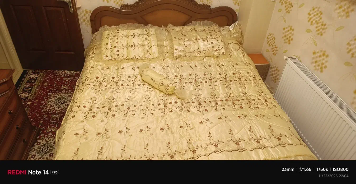 رو تختی حریر ساتن طلایی گلدوزی شده|سرویس روتختی|تبریز, |دیوار