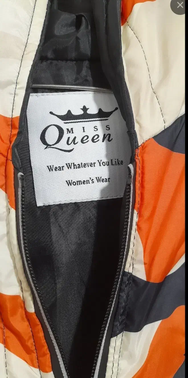 پافر|لباس|تهران, استاد معین|دیوار