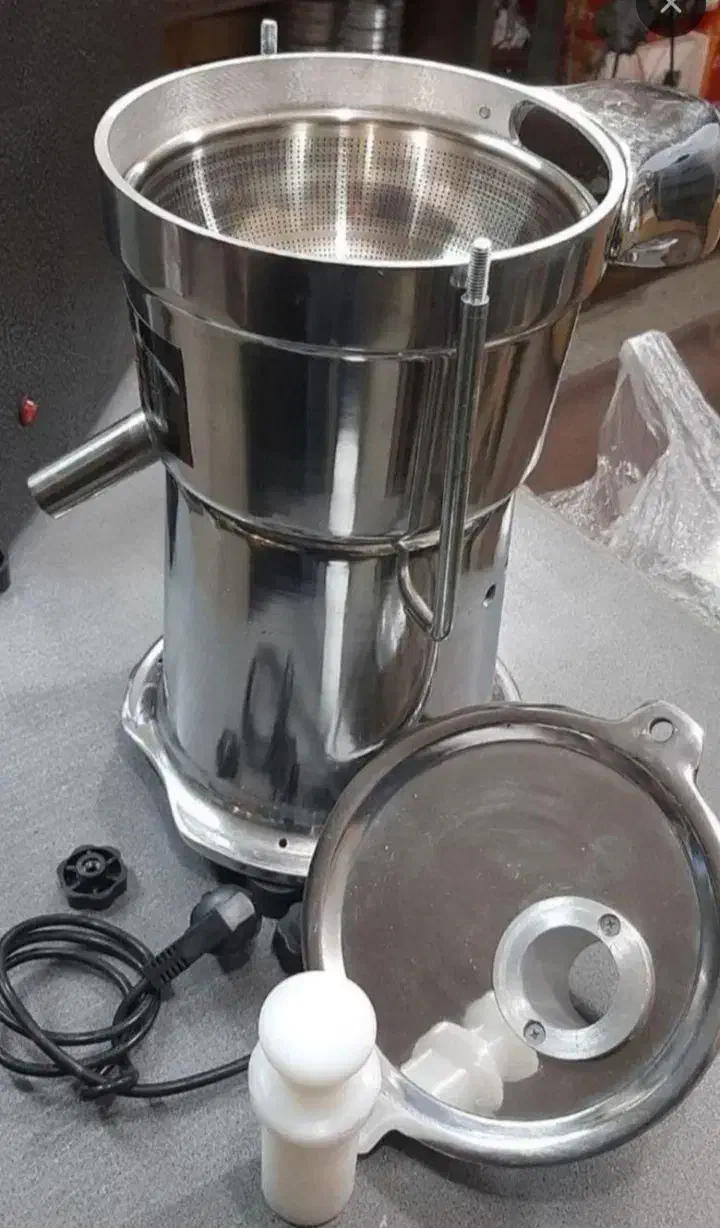 آبمیوگیری صنعتی سیلوان موتور ایتالیا|آبمیوهگیر و آبمرکباتگیر|اصفهان, رزمندگان|دیوار