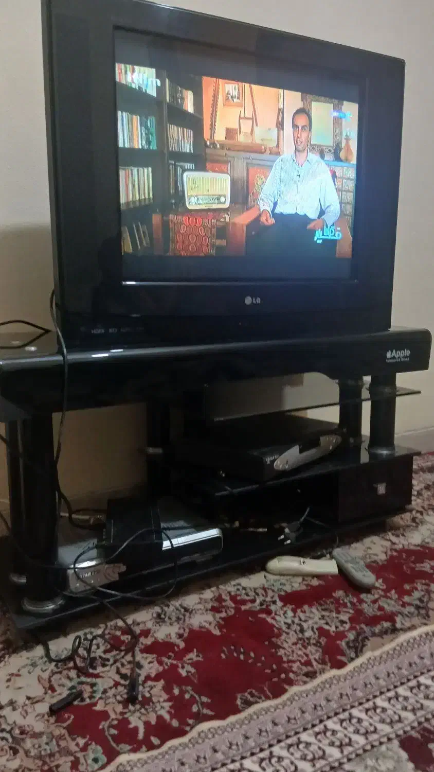 فروش تلوزیون ۲۹ LG با گیرنده و میز|تلویزیون و پروژکتور|شیراز, شهرک سراج|دیوار