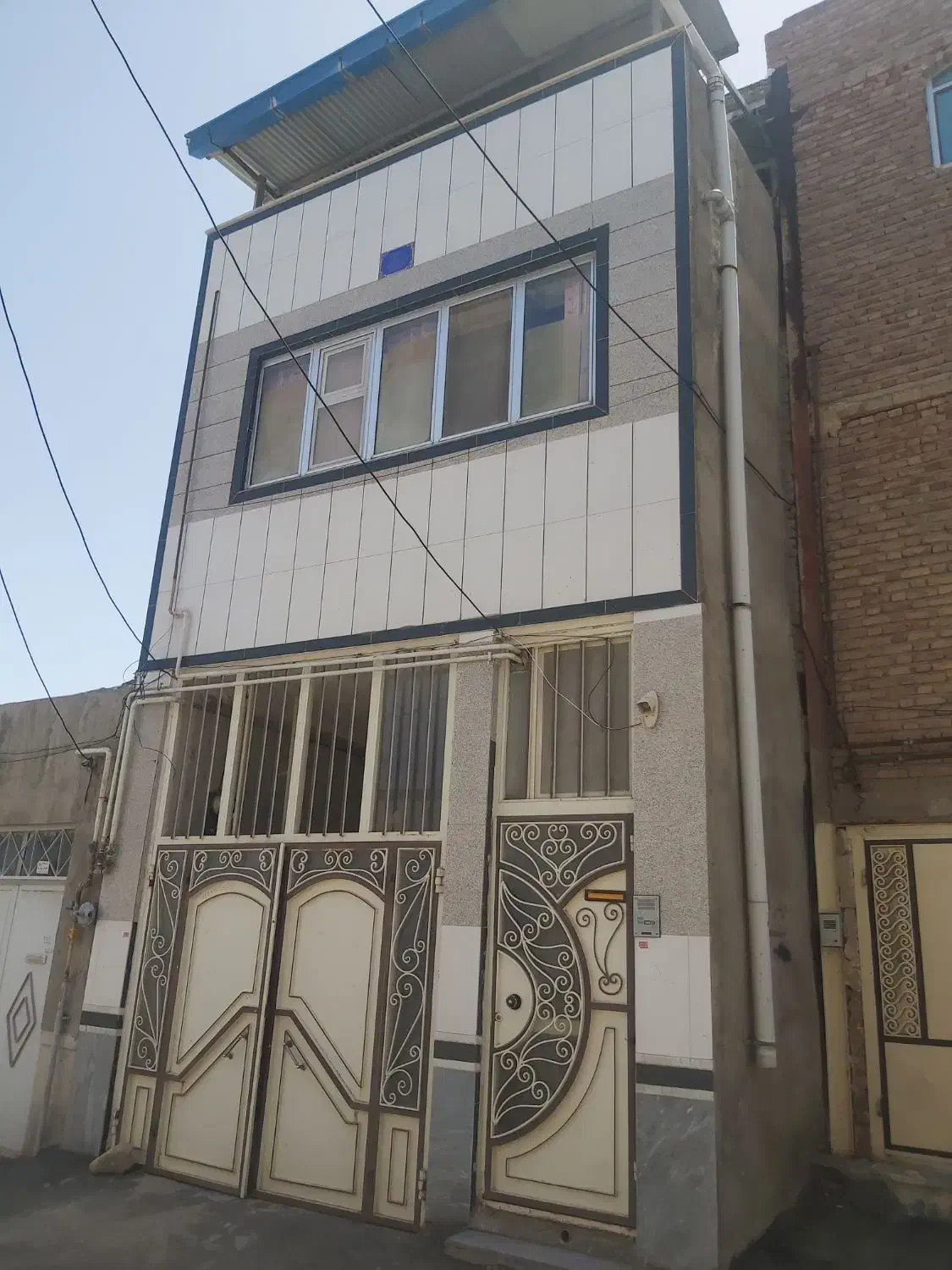 واگذازای یک ملک مساحت ۶۰ متر عرصه سه طبقه|فروش مغازه و غرفه|اهر, |دیوار