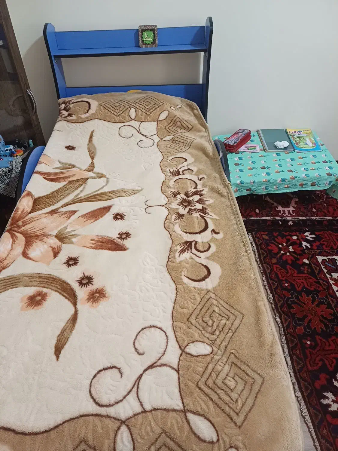 تخت خواب سالم همراه با تشک آکبند|تخت و سرویس خواب|اهر, |دیوار