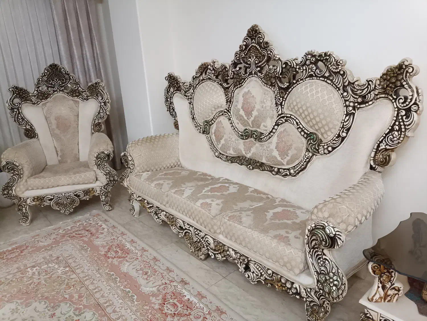 فروش مبل سلطنتی ۱۲ نفره همراه میز عسلی|مبلمان خانگی و میز عسلی|بابل, |دیوار