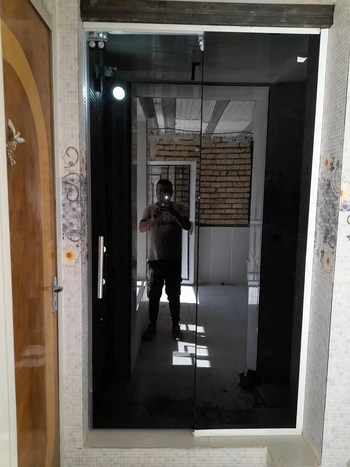 شیشه مستر شیشه اتوماتیک شیشه سکوریت درب تعمیرات|مصالح و تجهیزات ساختمان|مرودشت, ابوذر شمالی|دیوار