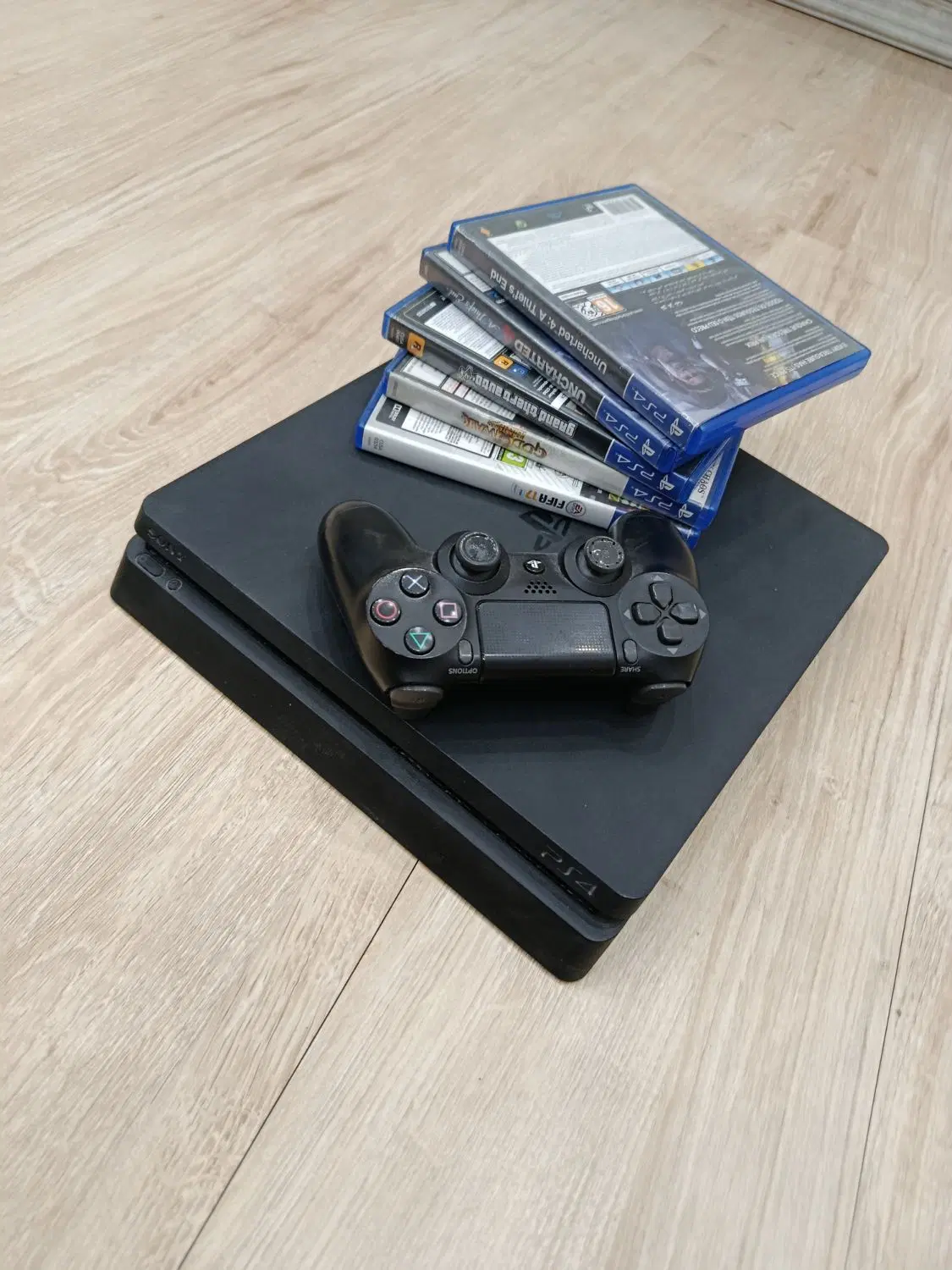 ps4 slim|کنسول، بازی ویدئویی و آنلاین|شیراز, قدوسی شرقی|دیوار