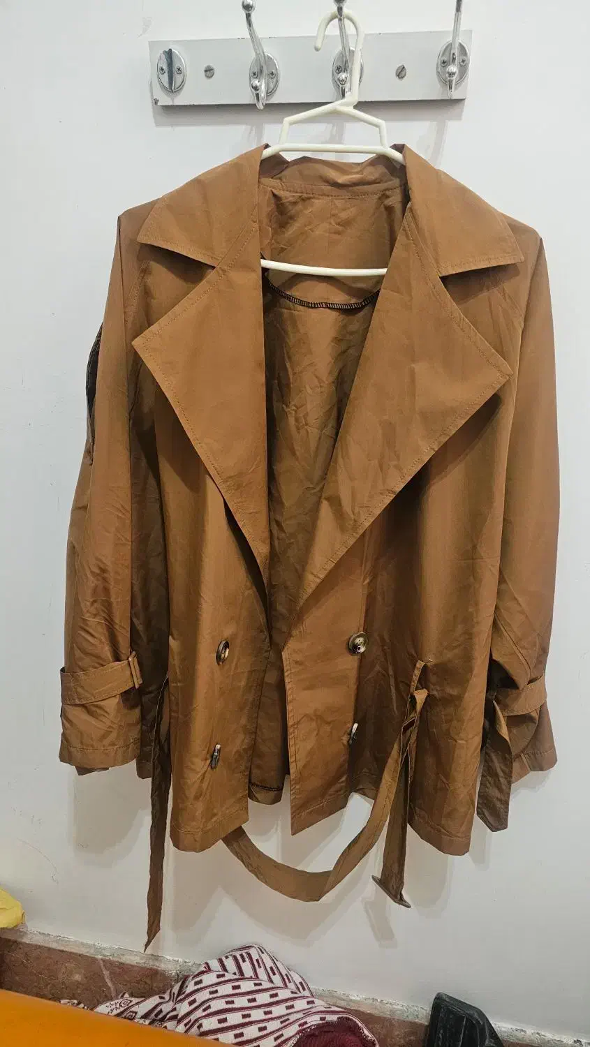 بارونی|لباس|قائن, |دیوار