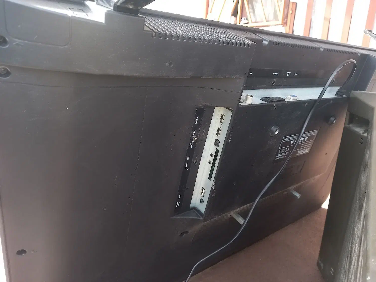 تلویزیون شکسته|تلویزیون و پروژکتور|خان ببین, |دیوار