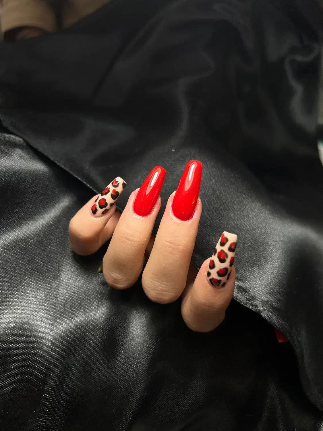 کاشت و ترمیم ناخن تخصصی با قیمت مناسب|خدمات آرایشگری و زیبایی|اسکو, |دیوار