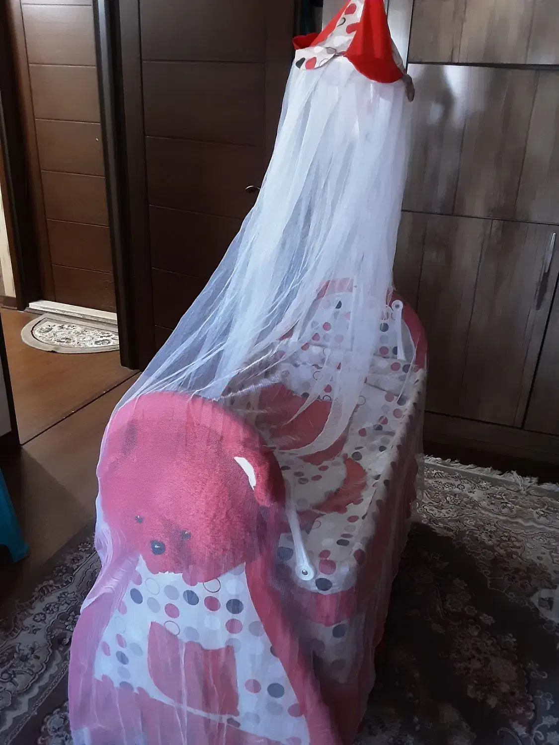 گهواره .بچه کاملا نو تمیز|تخت و صندلی بچه|رشت, گلسار|دیوار