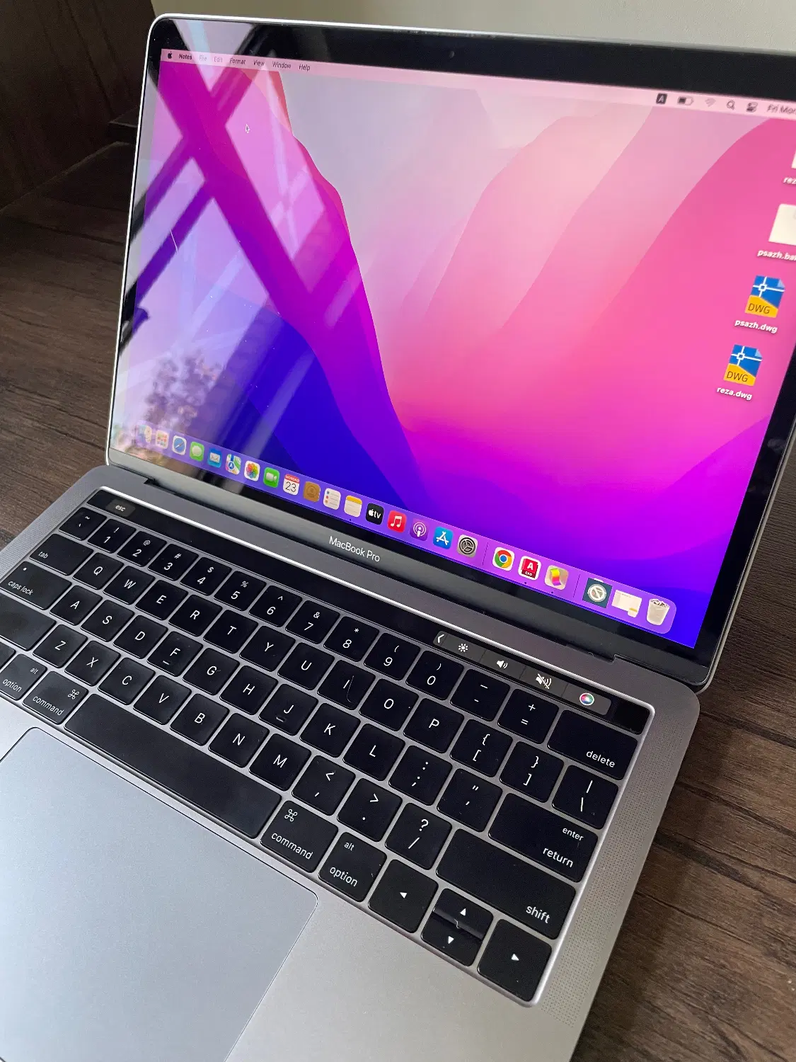 macbook pro 2017|رایانه همراه|اندیشه, اندیشه فاز ۳|دیوار