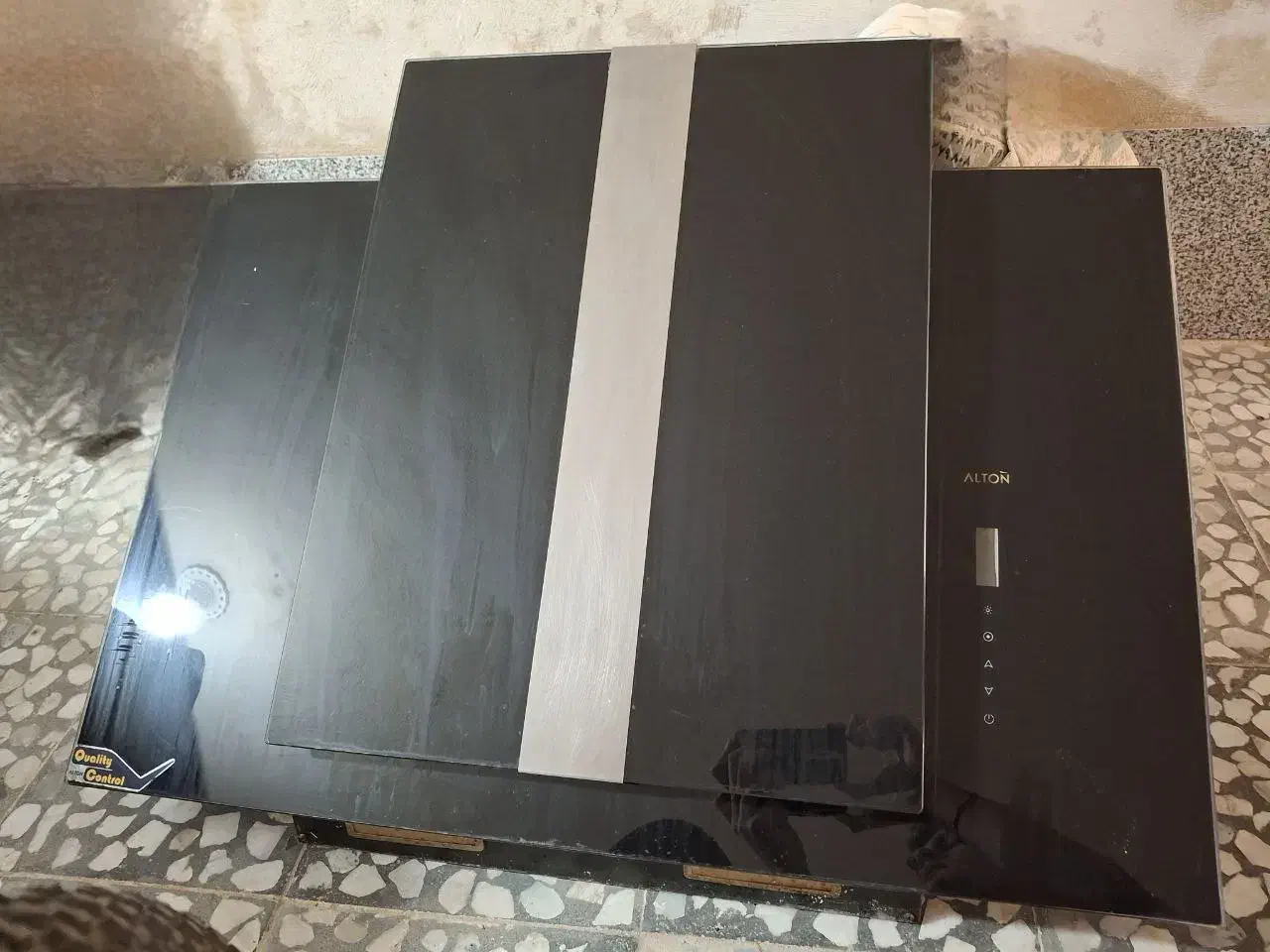 هود آلتون|هود|لنگرود, |دیوار