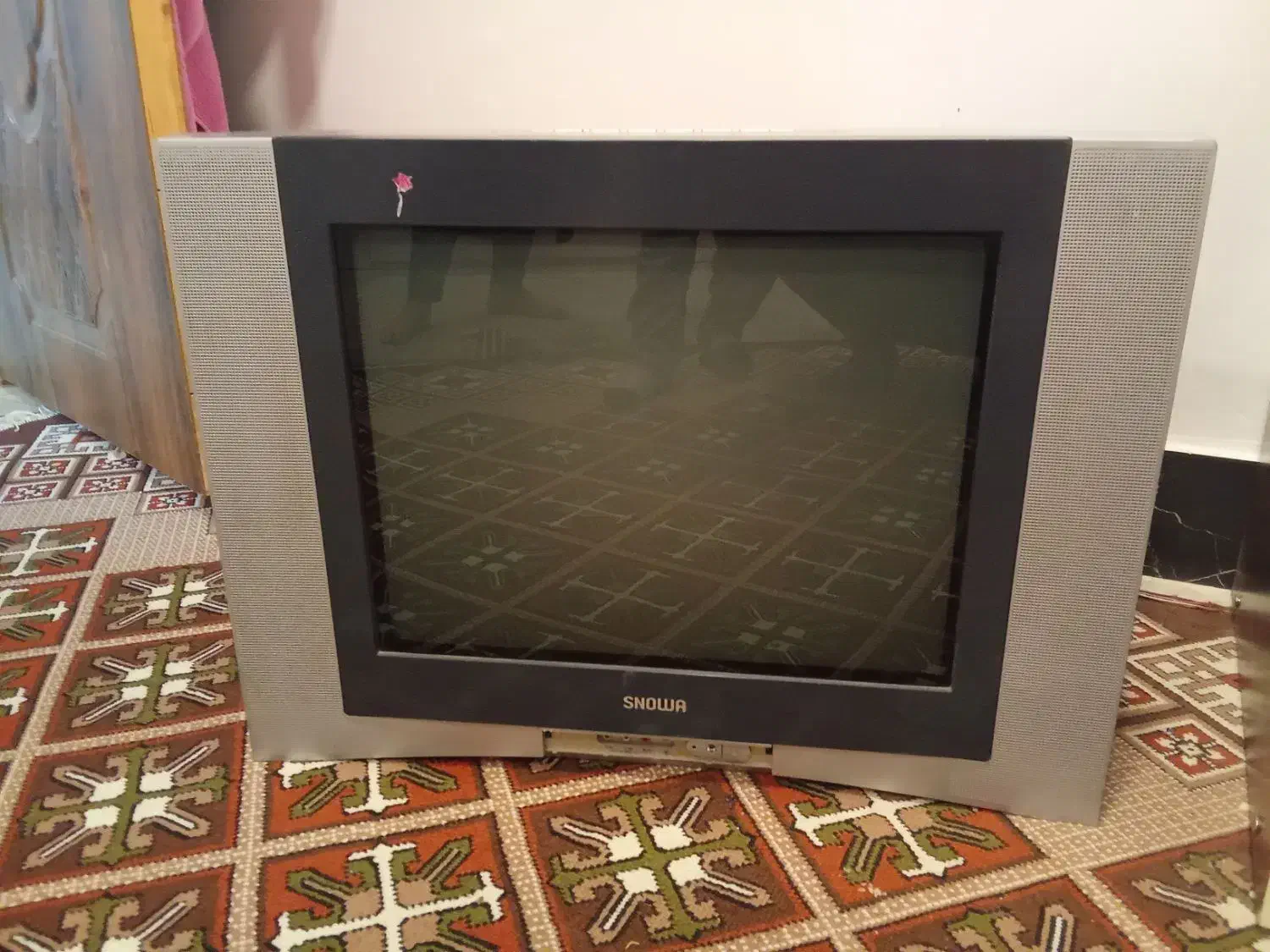 تلویزیون|تلویزیون و پروژکتور|لاران, |دیوار