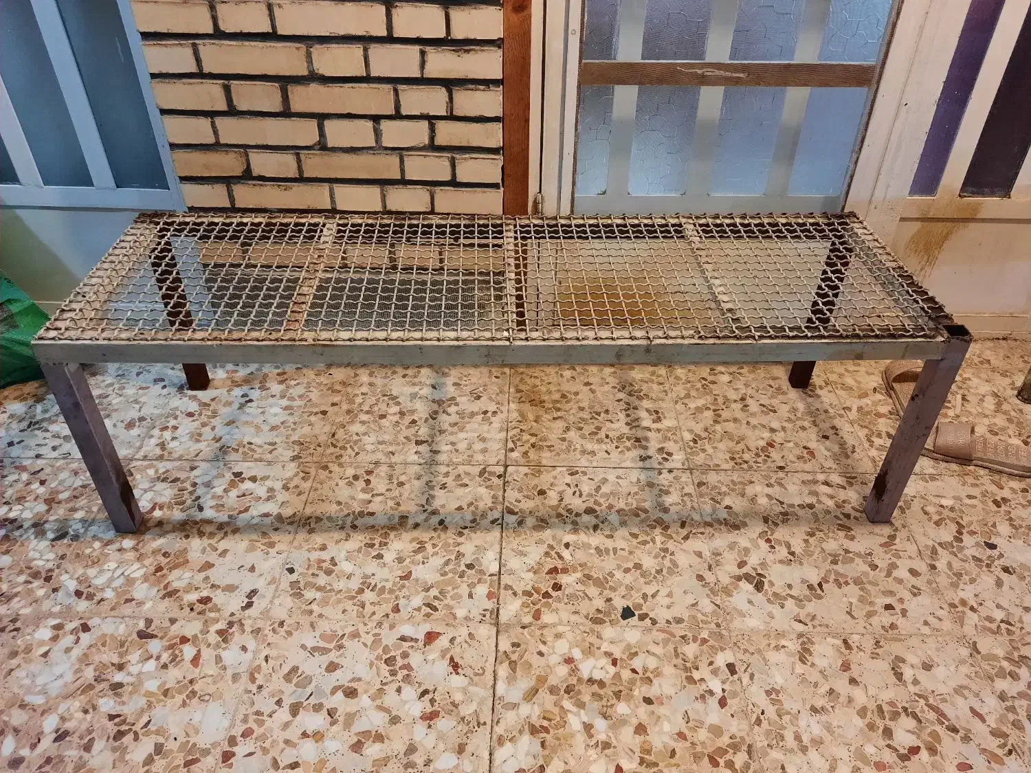 نیمکت آهنی|صندلی و نیمکت|مسجد سلیمان, |دیوار