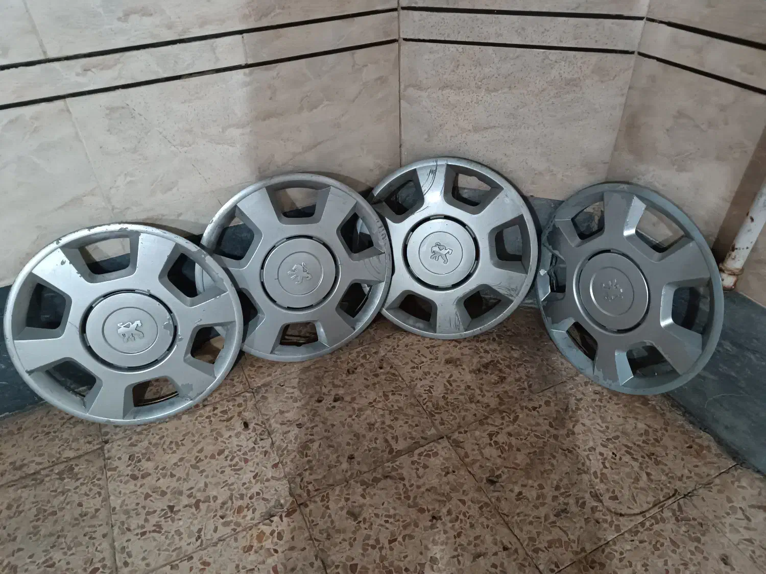 چهار عدد لاستیک چهار عدد قالپاق|قطعات یدکی و لوازم جانبی|اهواز, شریعتی جنوبی|دیوار