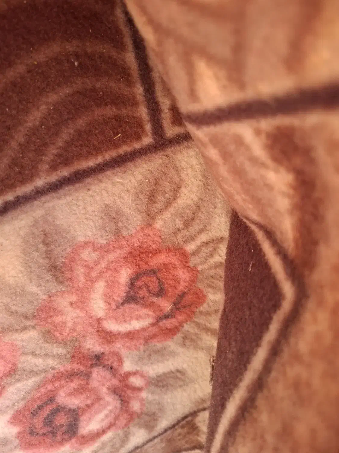 دوعددموکت طرح دار درحدنو|موکت|اراک, |دیوار