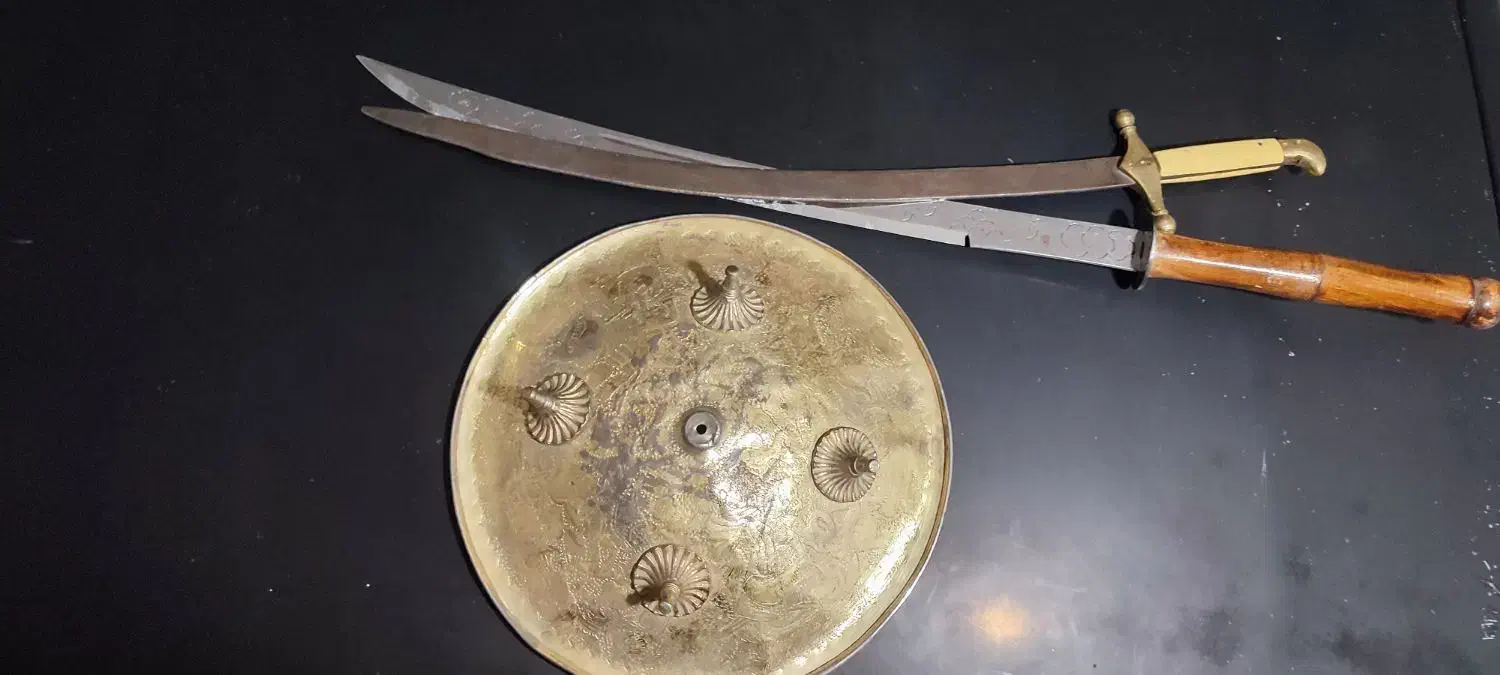 سپر و شمشیر تعزیه|کلکسیون اشیاء عتیقه|کرمان, |دیوار