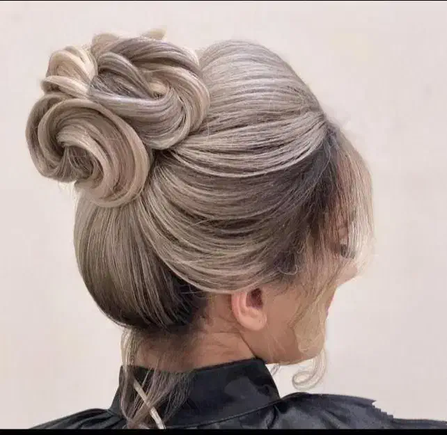 خدمات میکاپ و شنیون۶۹۹   رنگ ولایت آرایش دائم|خدمات آرایشگری و زیبایی|مشهد, هنرور|دیوار