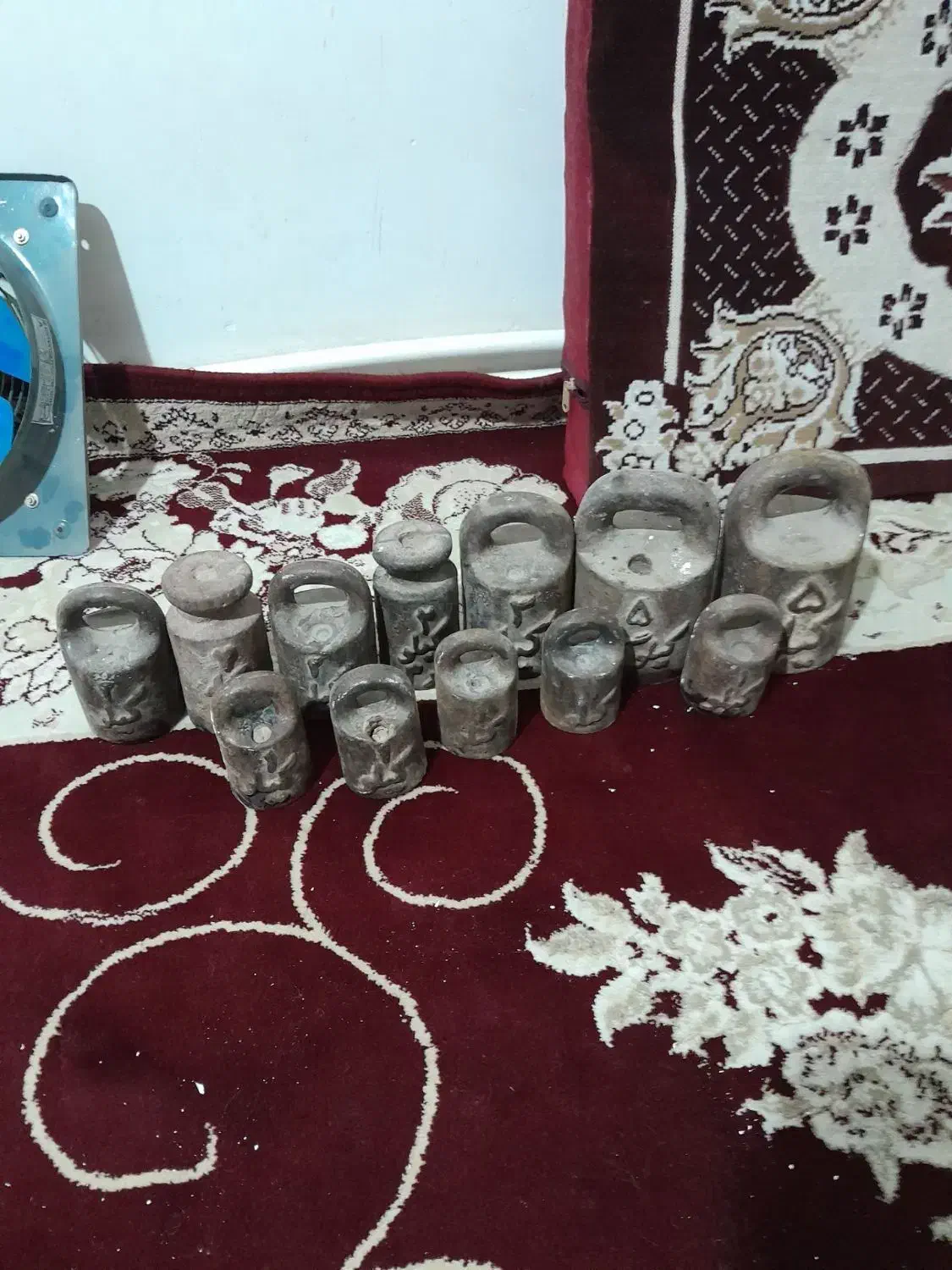 ترازوبه همراه سنگ قدیمی|کلکسیون اشیاء عتیقه|همدان, |دیوار