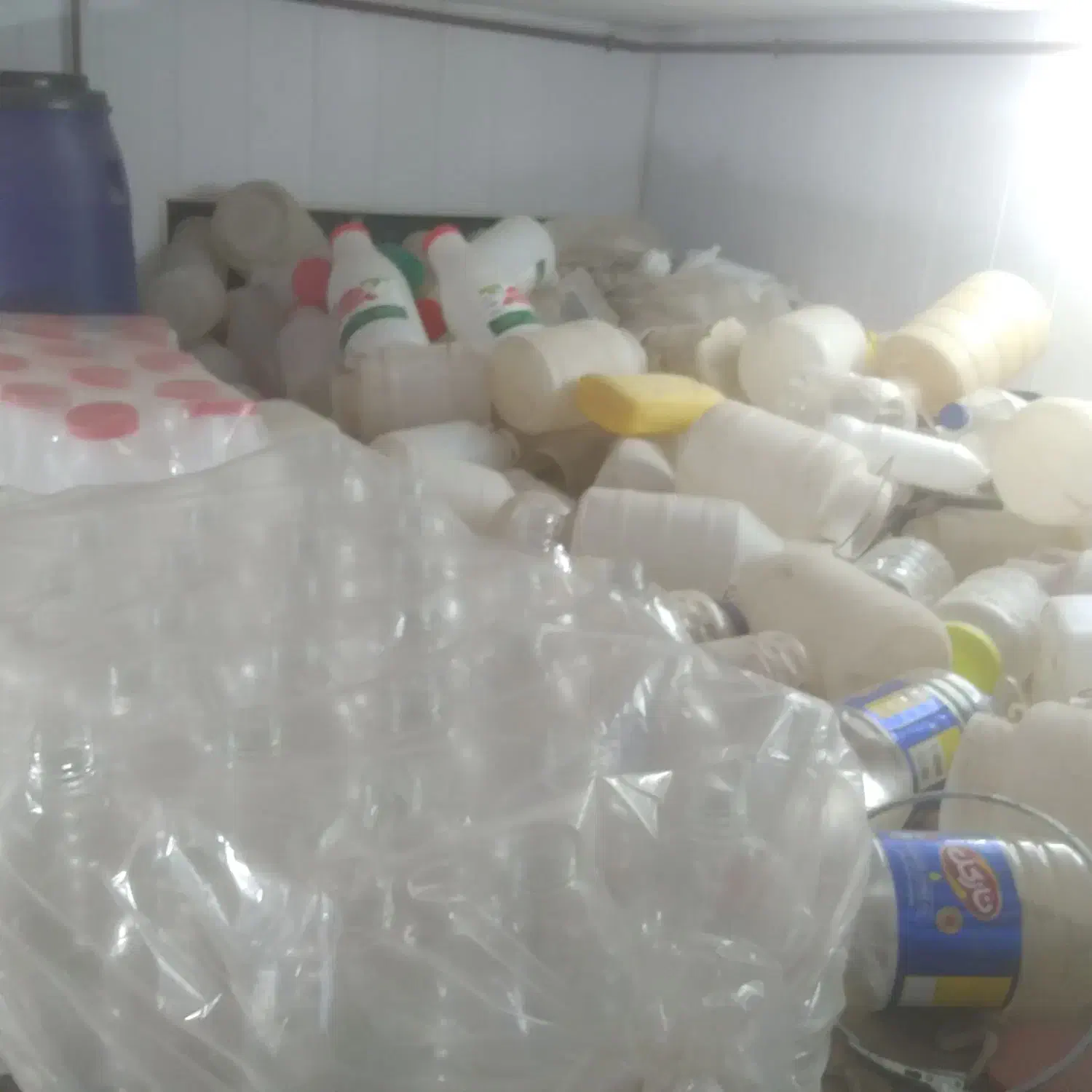 دبه|ظروف نگهدارنده، پلاستیکی، یک‌بارمصرف|بهار, |دیوار