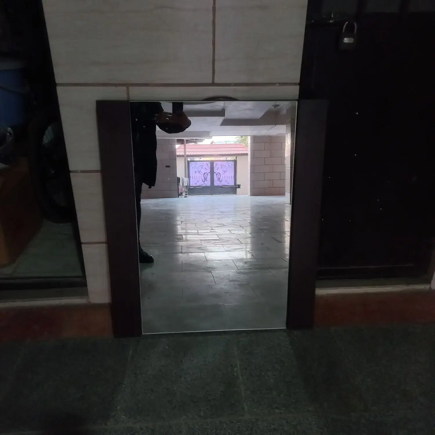 آینه|آینه|بومهن, |دیوار