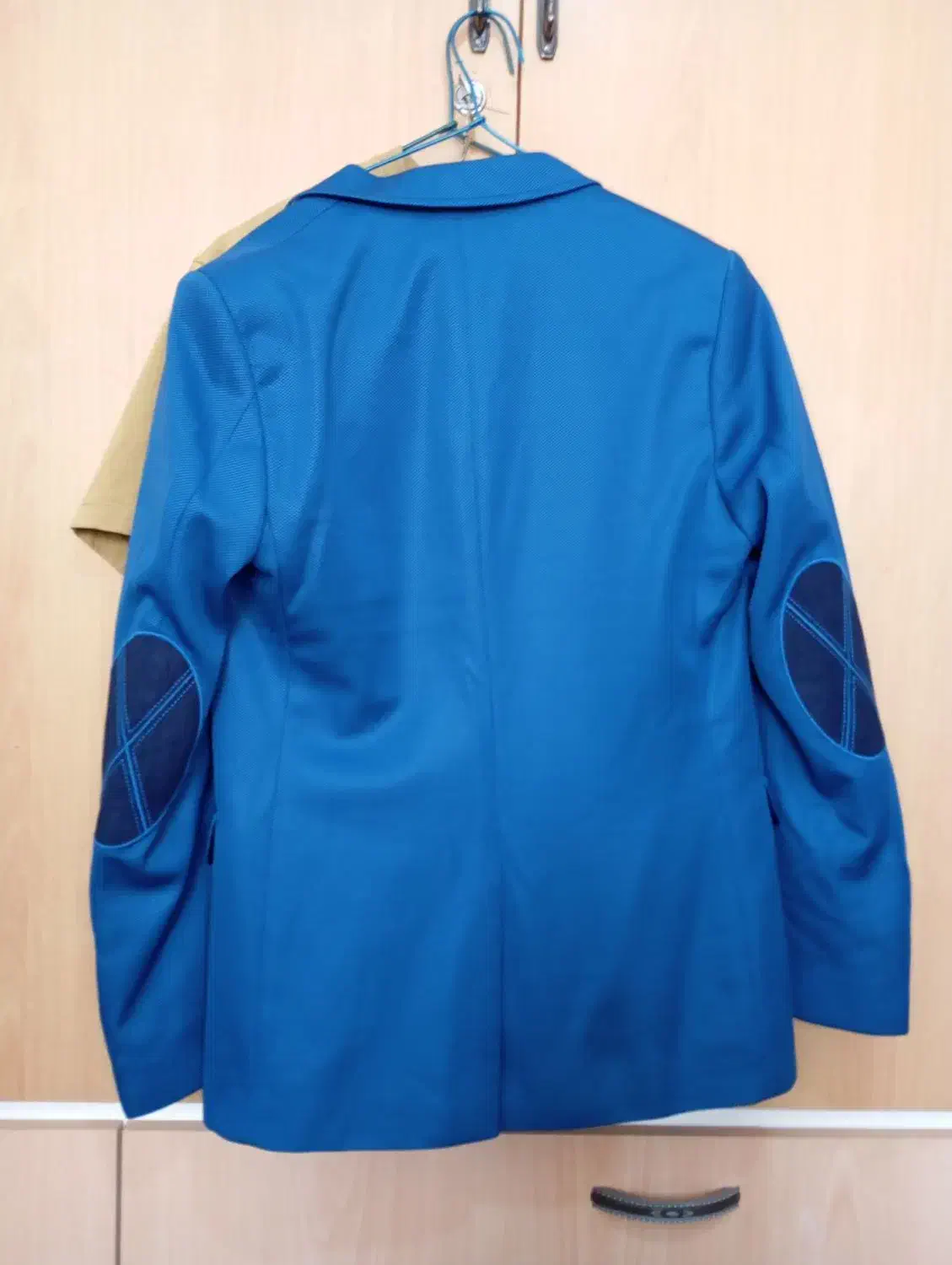 کت خالی|لباس|ساوه, |دیوار