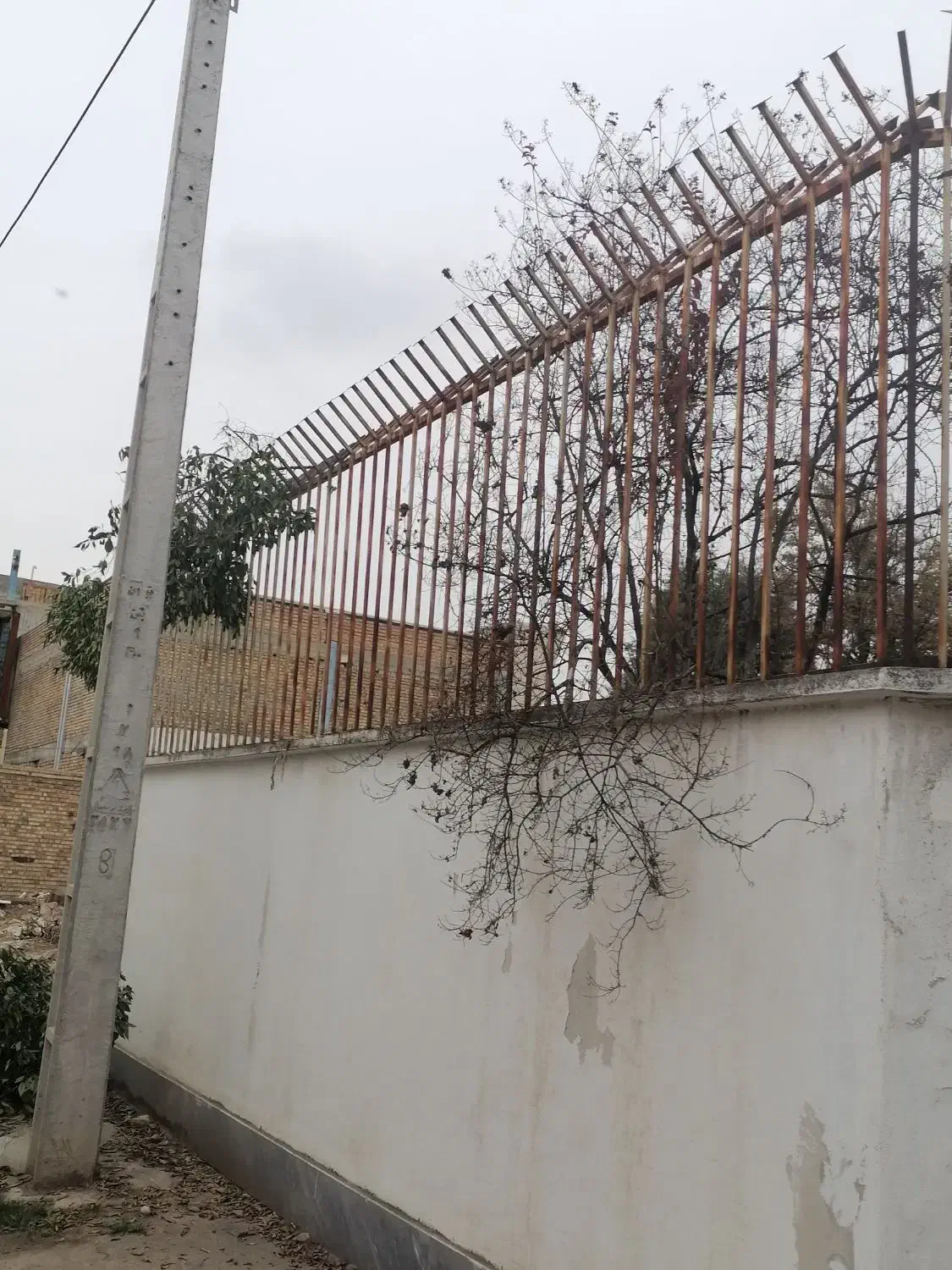 نرده روی دیوار درحد تمیز 2متری|مصالح و تجهیزات ساختمان|گنبد کاووس, |دیوار