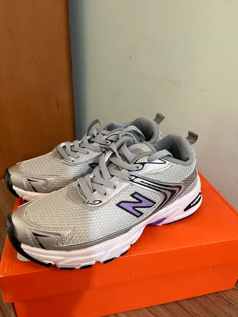 کفش نو با جعبه سایز 40|کیف، کفش، کمربند|شیراز, عادل آباد|دیوار