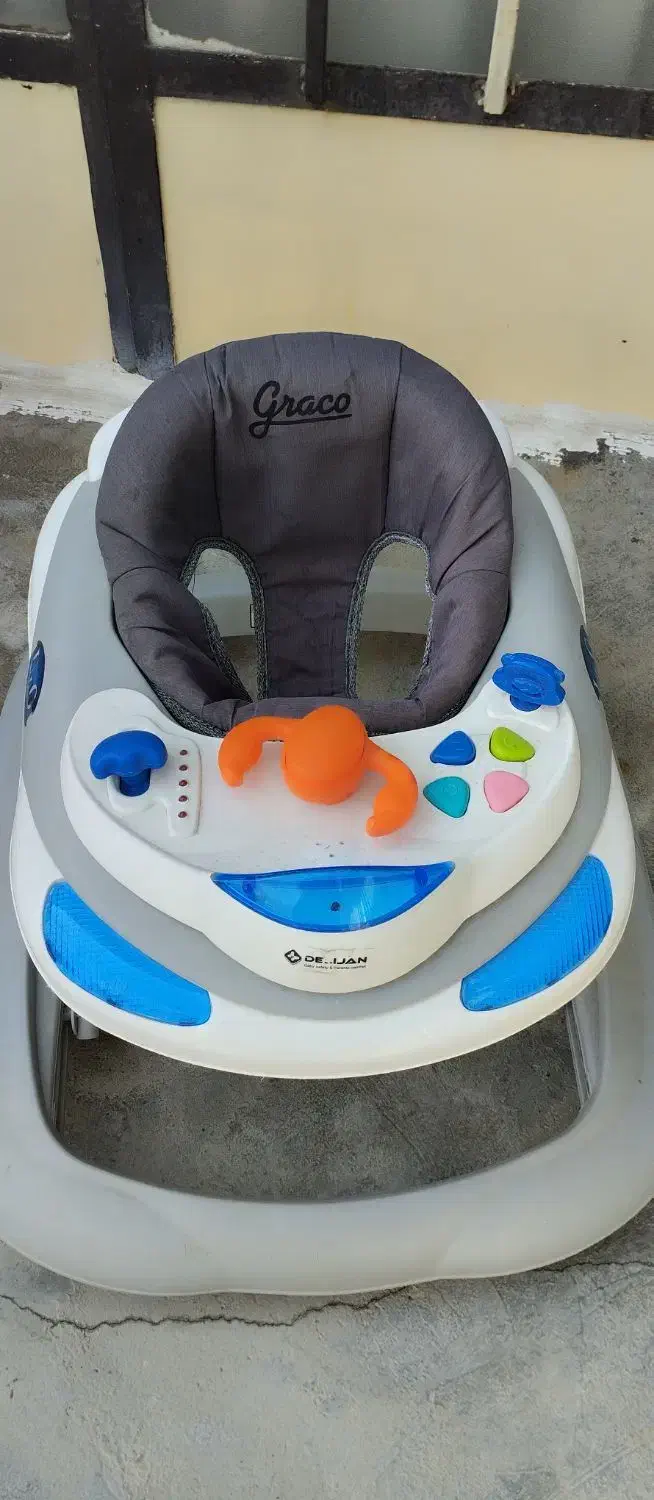 روروک وگلدان|تخت و صندلی بچه|قروه, |دیوار