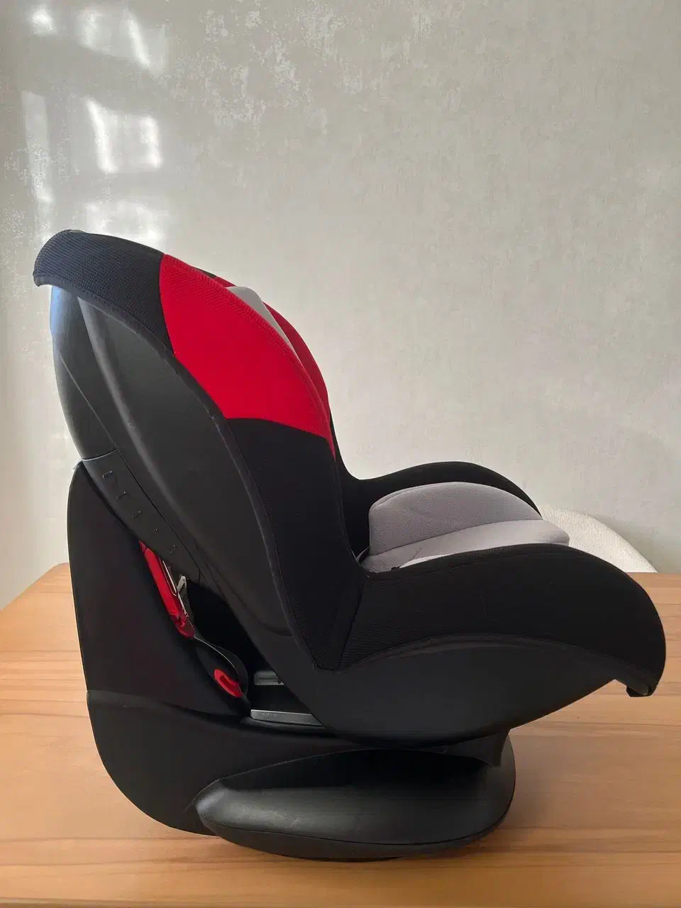 صندلی ماشین کودک|تخت و صندلی بچه|شاهینشهر, حافظ جنوبی|دیوار