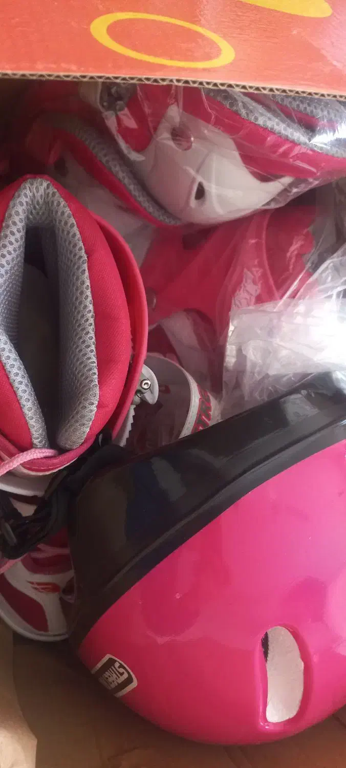 کفش اسکیت به همراه کلاه و تمام لوازم اش|دوچرخه، اسکیت، اسکوتر|نهبندان, |دیوار