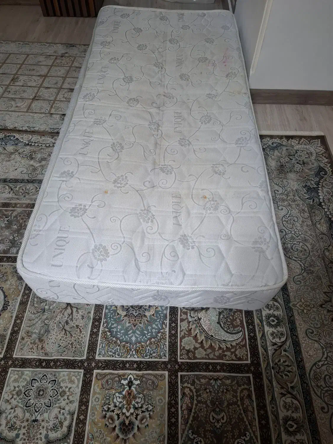 تشک|رختخواب، بالش، پتو|رشت, شهرک صبا|دیوار