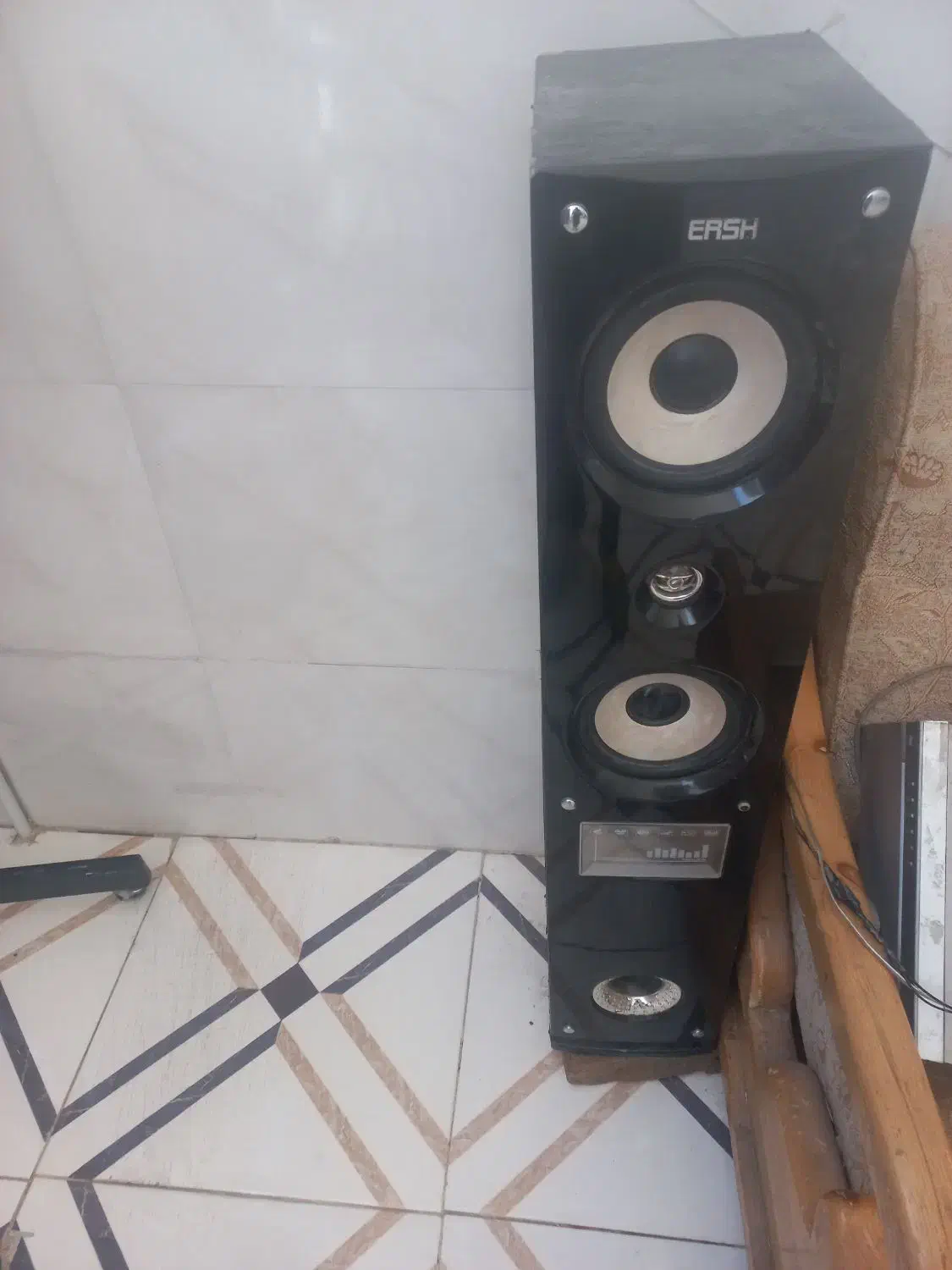 ضبت‌باندسینماخانواده|سیستم صوتی خانگی|زبرخان, |دیوار