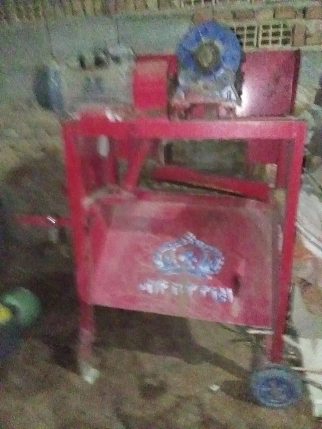 یک دستگاه علف خورد کن یونجه|لوازم جانبی حیوانات|خواجه, |دیوار