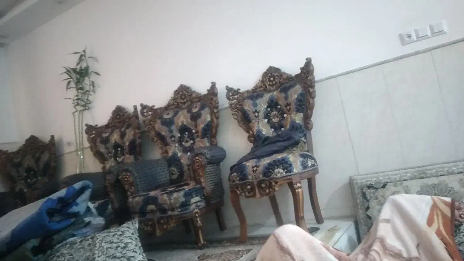 مبل سلطنتی|مبلمان خانگی و میز عسلی|قم, قلعه کامکار|دیوار