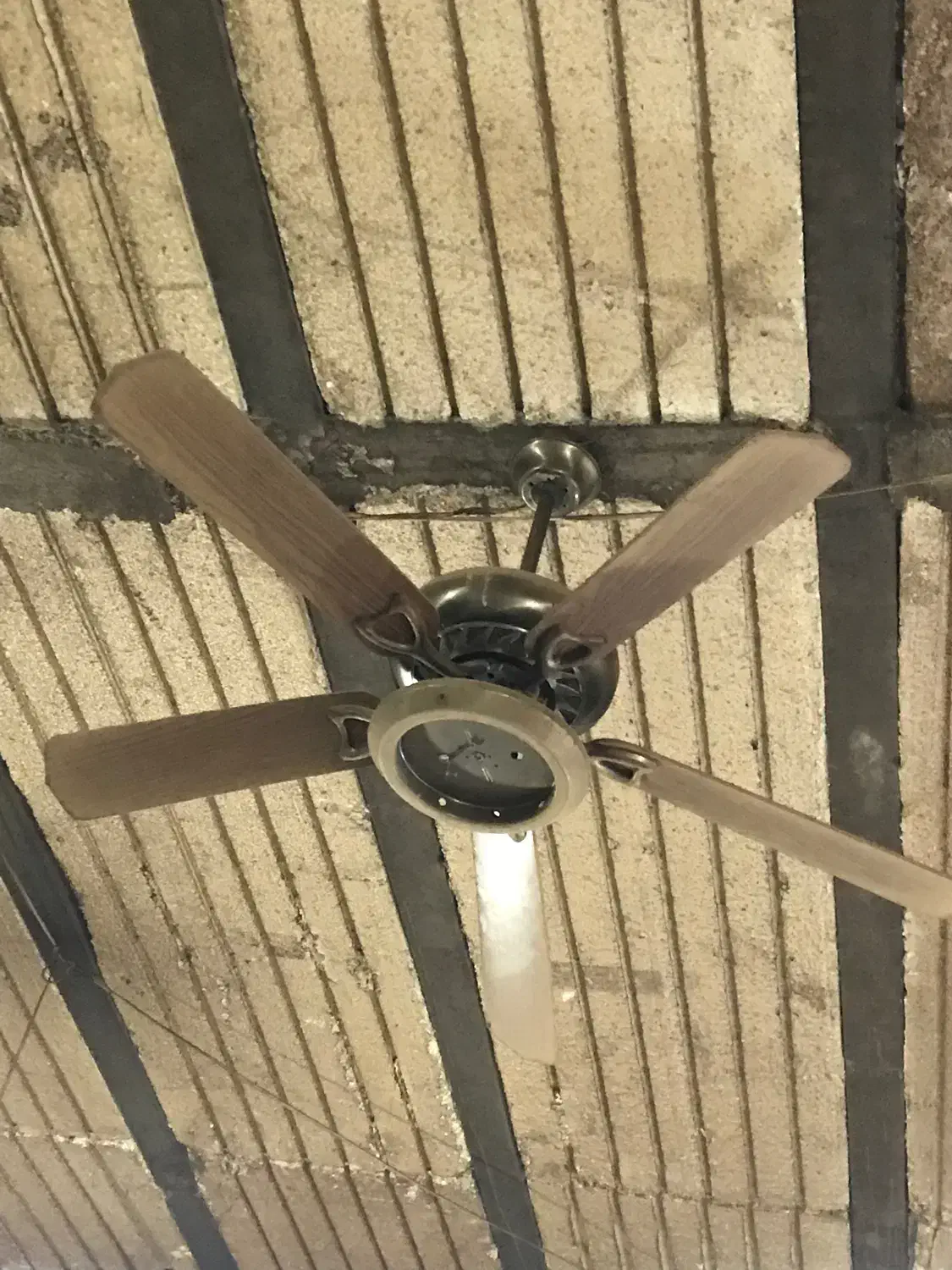 پنکه سقفی|پنکه و تصفیه‌کنندهٔ هوا|خوی, |دیوار