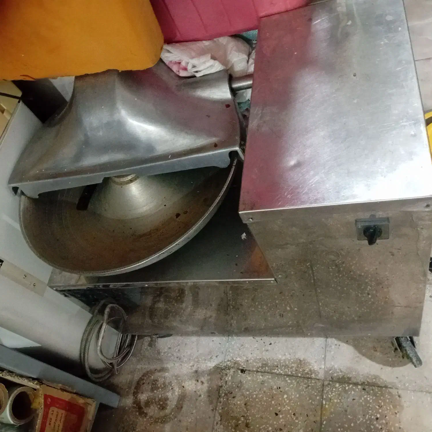 سبزی خرد کن|خردکن، آسیاب، غذاساز|مرودشت, رامجرد یک|دیوار