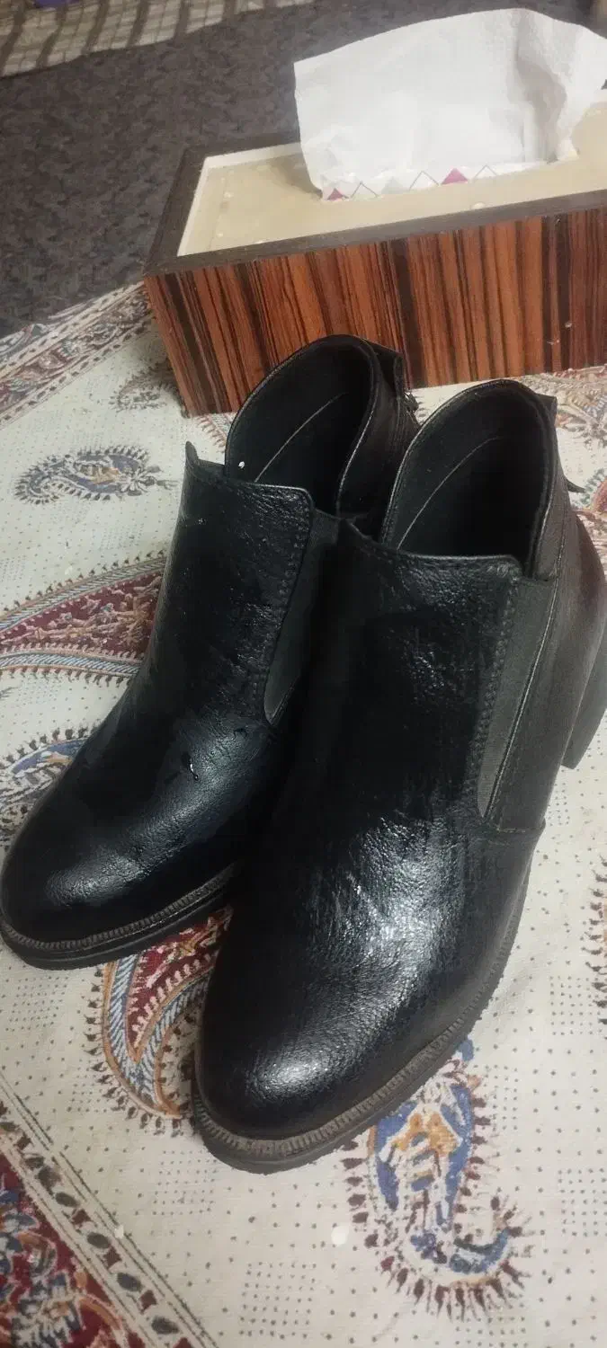 نیم بوت|کیف، کفش، کمربند|کاشان, پایانه مسافربری|دیوار