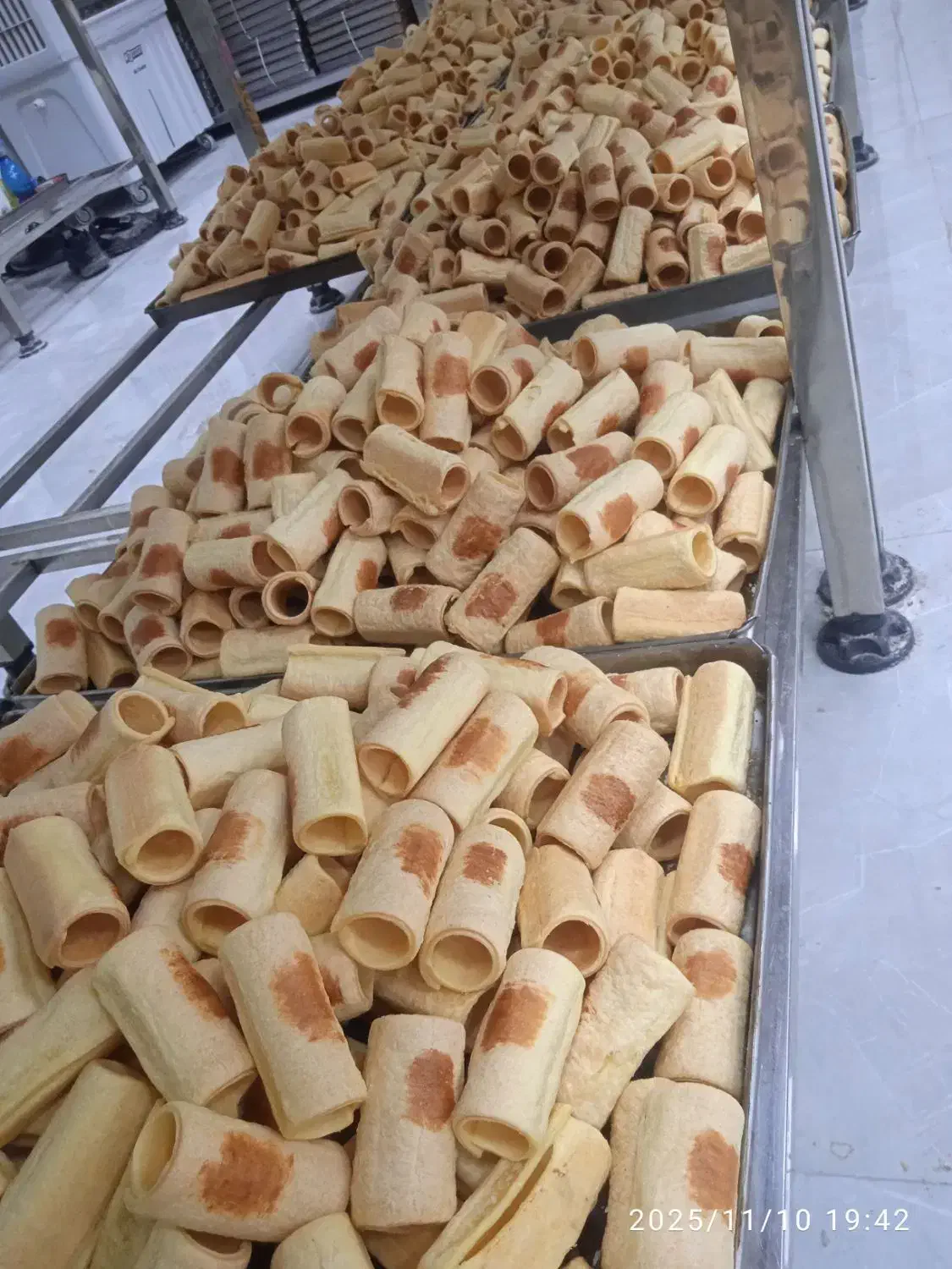 چند نفر نیروی کار برای بسته بندی شیرینی نیازمندیم|استخدام خدمات فروشگاه و رستوران|قرچک, داوود آباد|دیوار