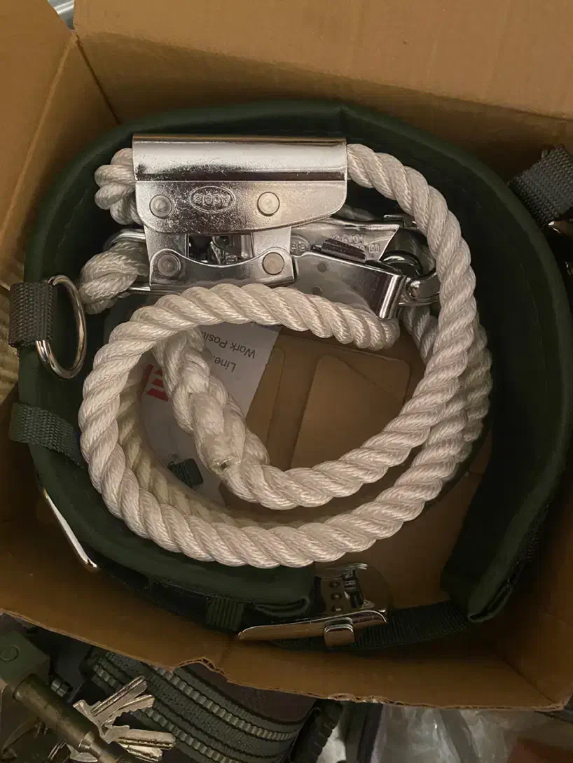 کمربند ایمنی صعودبه ارتفاع سیمبانی دستکش کیف ابزار|کیف، کفش، کمربند|تهران, باغ فیض|دیوار