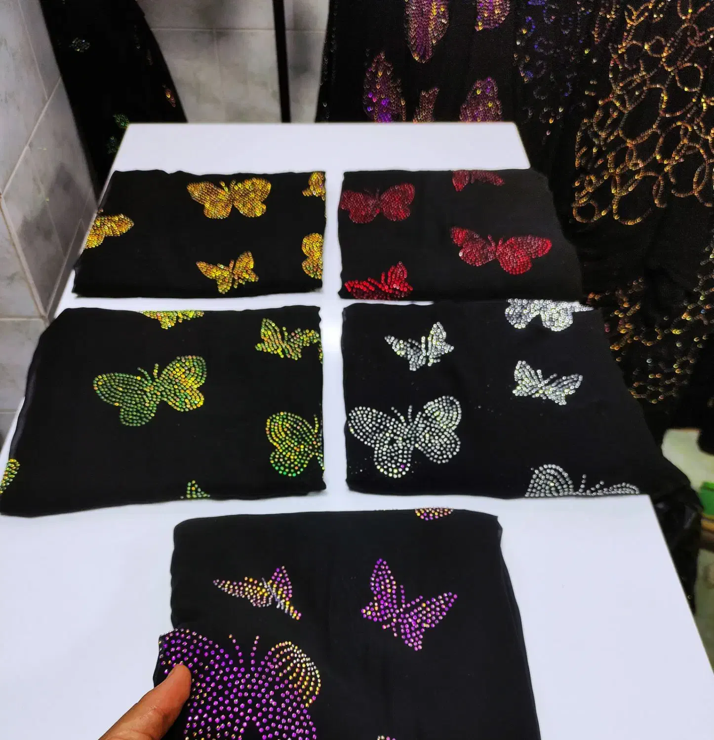 حریر زمینه مشکی با طرح های روز و خوشکل|لباس|کامیاران, |دیوار