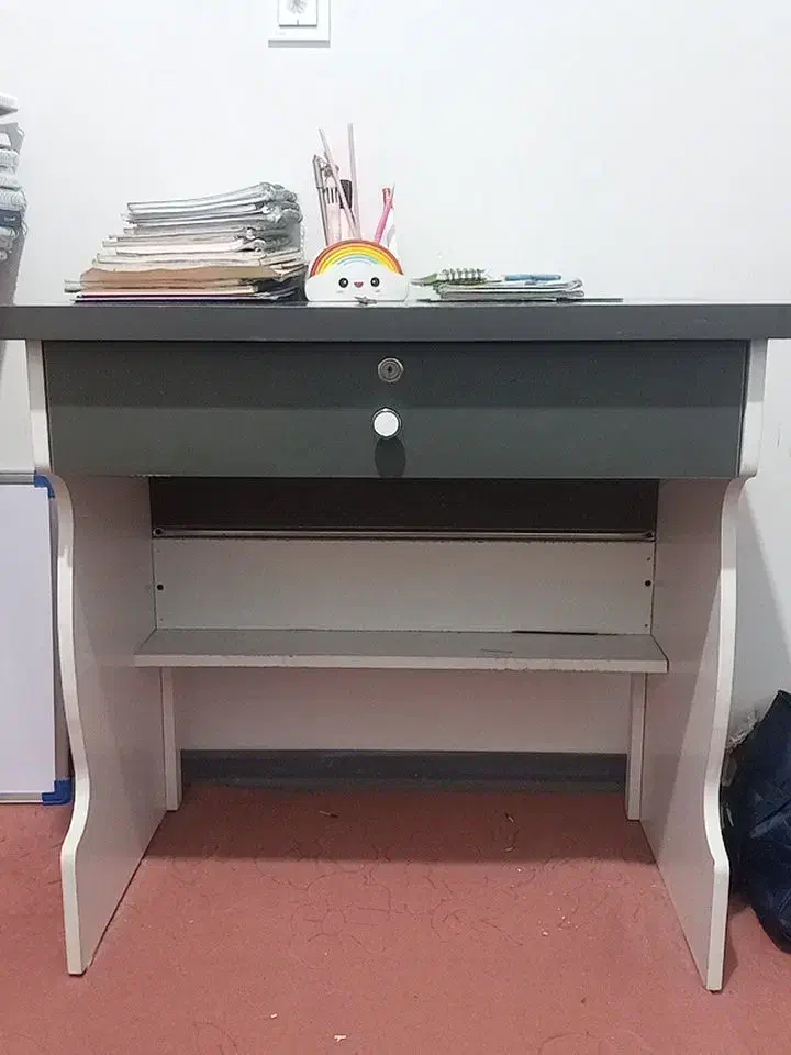 میز تحریر تمیز و سالم|میز تحریر و کامپیوتر|مشهد, امام خمینی|دیوار