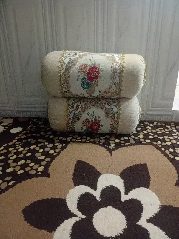 گلیم فرش و ۶ تا بالشت و میز تی وی در حد نو|فرش|یاسوج, |دیوار