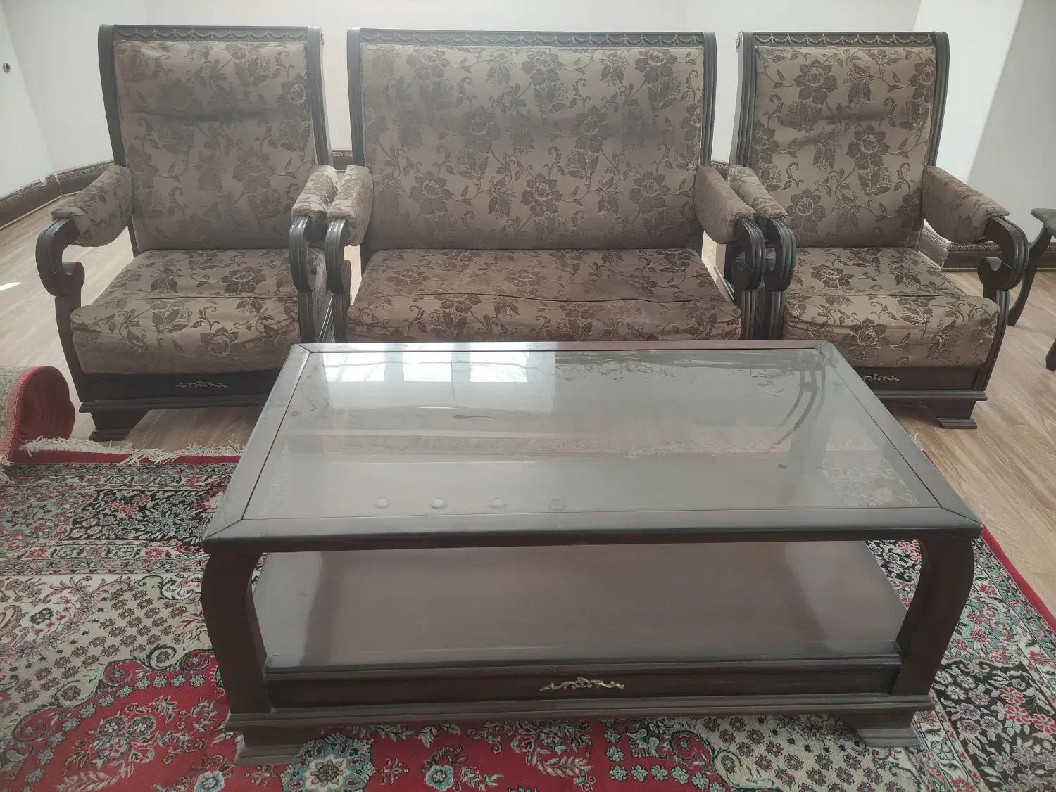 مبل ده نفره سالم و محکم میز بزرگ|مبلمان خانگی و میز عسلی|یزد, |دیوار